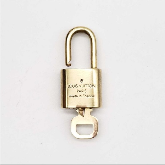 Louis Vuitton Lock and Key With Necklace - Picture 4 of 7